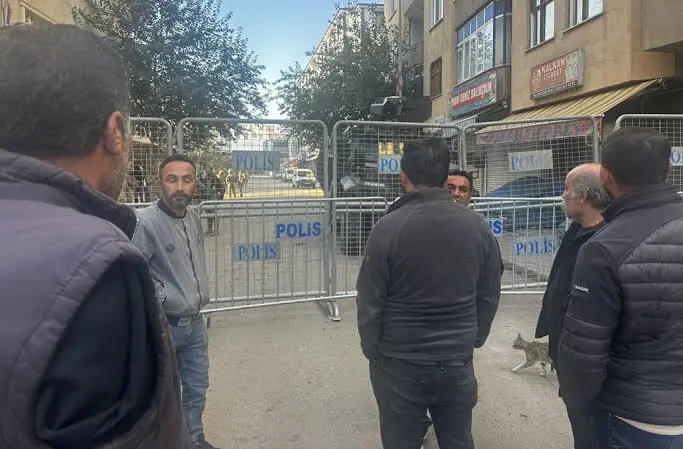 Igdir'da DEM Parti binasina polis baskini!