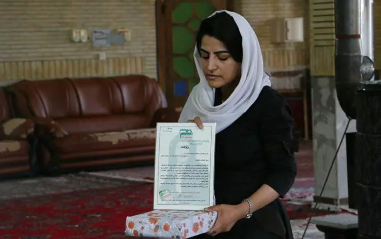 Iran rejimi, Kürtçe ögretmene hapis cezasi verdi!