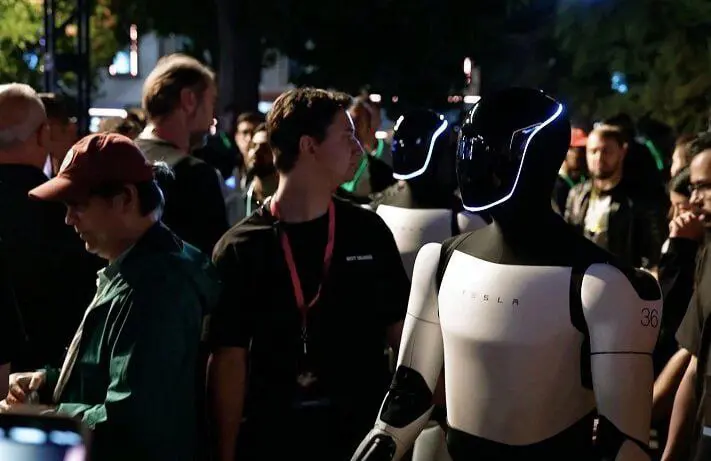 ئەم زەبەلاحە ڕۆبۆتییە هەموو شتێک دەکات ، تەنانەت قاوەش دەڕێژێت!