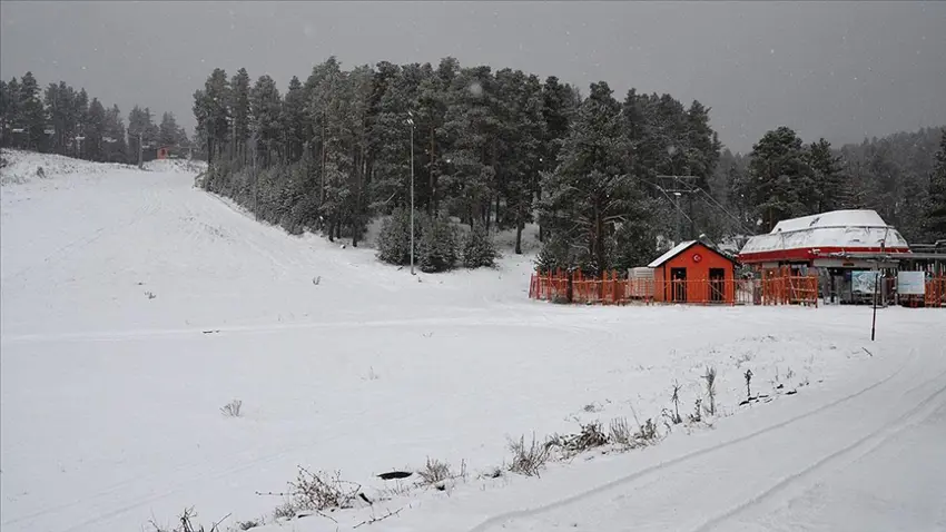 Li bakûrê Kurdistanê berfa ewilî li Sariqamîsê bariya