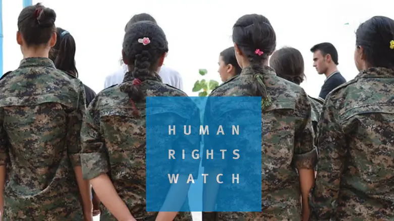 HRW: Ciwanên Soresger li Rojavayê Kurdistanê ji bo çekdarkirinê zarokan direvîne