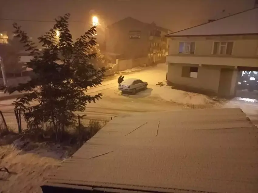 Li deverên bilind yên Kurdistanê berfê erdê sipî kir