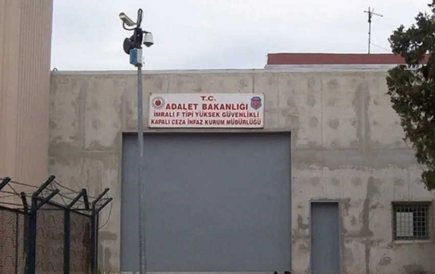 Ji Wezareta Dadê ya Tirkiyeyê rapora girtîgehan: Li Îmraliyê qenalên televîzyonê zêde bûne