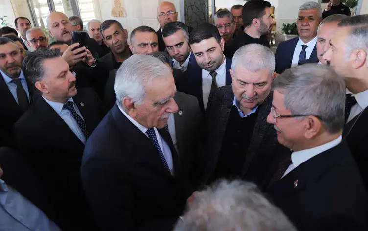 Ahmet Davutoglu, Mardin'de Ahmet Türk ile görüstü