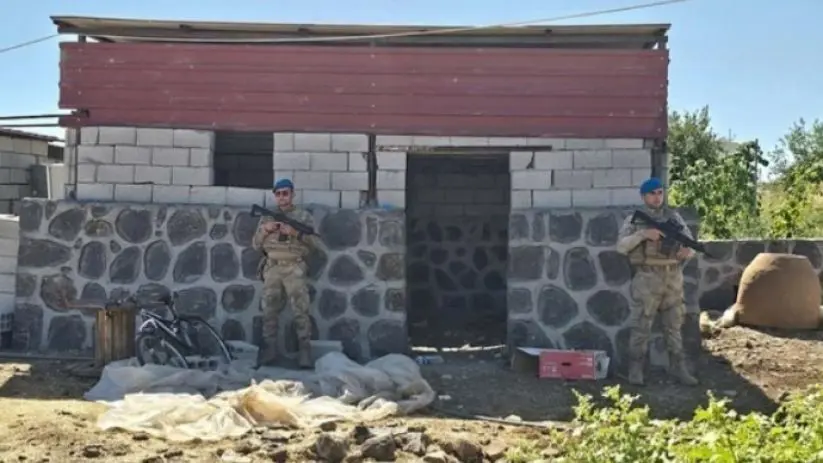 Li gundê Narîn Guran cebilxaneyên leskerî hatin dîtin