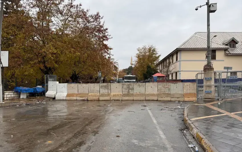 Derdora Saredariya Dêrsimê bi bendên betonê hat asêkirin