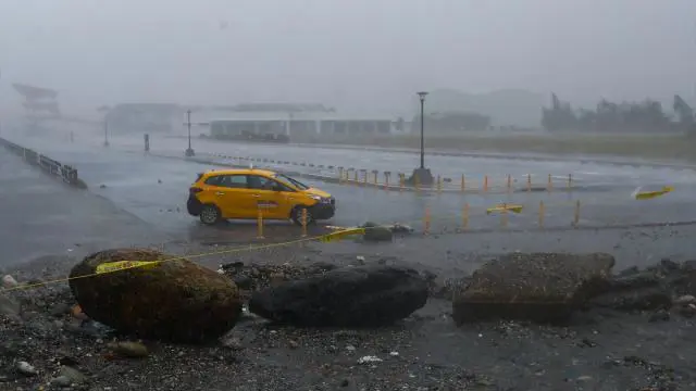 Kong-rey Tayfunu Tayvan'i vurdu: 3 ölü, 690 yarali!