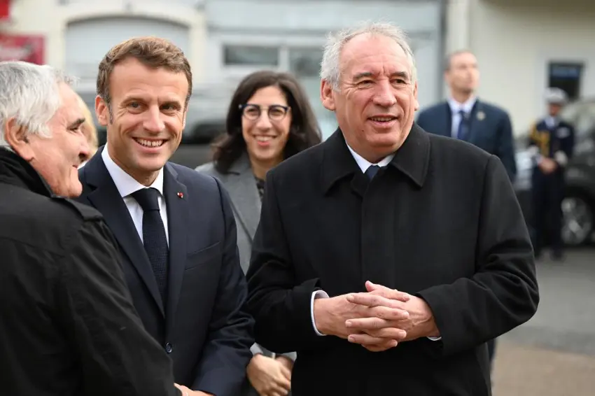 Macron, Bayrou wek serokwezîrê nû yê Fransayê erkdar kir