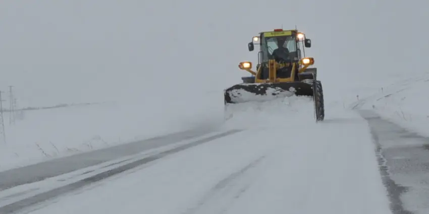 Li bajarê Qersê berf û bahoz kir ku rêya 18 gundan hat girtin