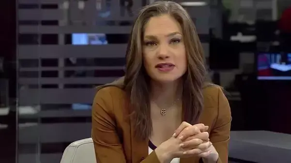 Rojnamevan Nevsin Mengü xistin binçav lê bi sertê kontrola edlî serbest berdan