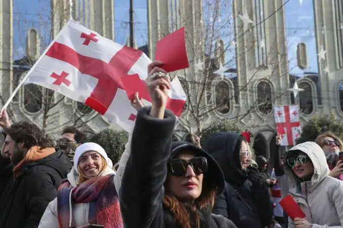 Yeni Gürcistan Cumhurbaskani Kavelasvili protestolar esliginde göreve basladi!