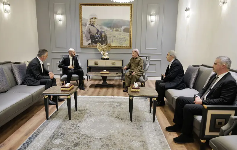 سەرۆک بارزانی پێشوازی لە کوڕ و برای شەهید پێشڕەو دزەیی کرد