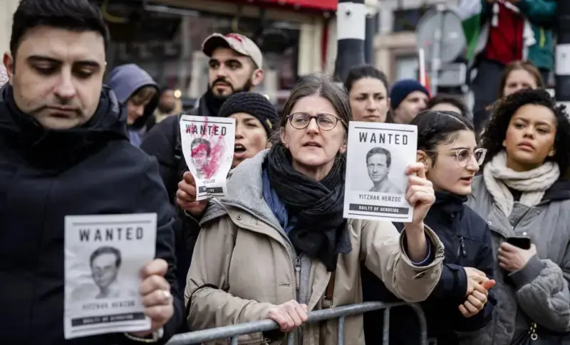 Serokkomarê Îsraîlê di merasîma Muzexaneya Holokostê de hate protestokirin
