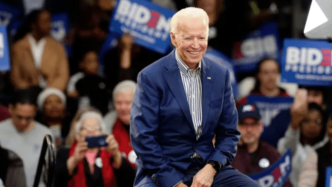 Joe Biden wek fermî bû namzedê Demokratan ê hilbijartinan