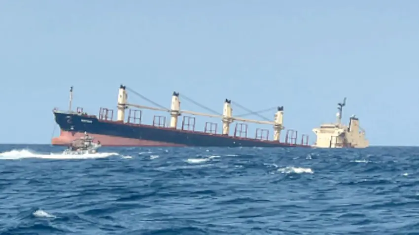 Husilerin vurdugu Ingiliz bandirali gemi batti!