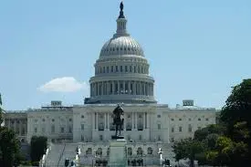 Meclisa nûneran ya Amerîkayê paketa alîkariya derve ya 95 milyar dolarî qebûl kir