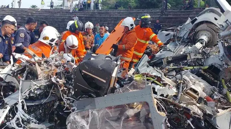مالیزیا.. بەهۆی بەریەککەوتنی دوو هێلیکۆپتەرەوە 10 کەس گیانیانلەدەستدا
