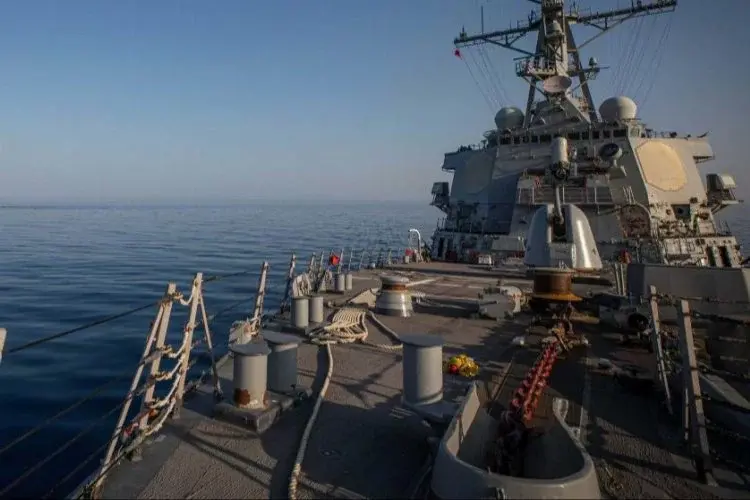 Husiler, bir Israil gemisini vurdugunu duyurdu