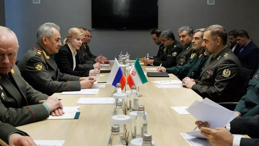 شۆیگۆ لە دیدارێکدا لەگەڵ هاوتا ئێرانییەکەی، ئامادەیی ڕووسیای بۆ فراوانکردنی هاوکارییە سەربازییەکان لەگەڵ ئێران ڕاگەیاند