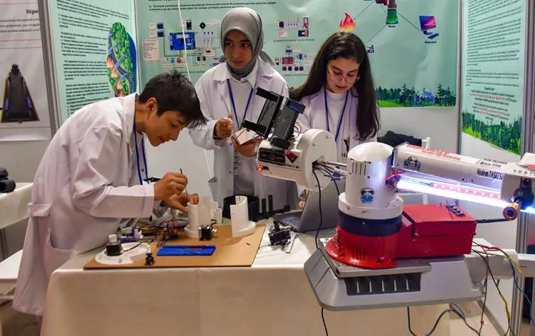 Xwendekarên Mûsî agirkuja hisê çêkirî çêkirin