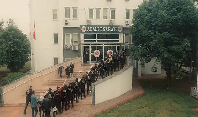 14 ilde göçmen kaçakçilarina operasyon! 40 kisi yakalandi