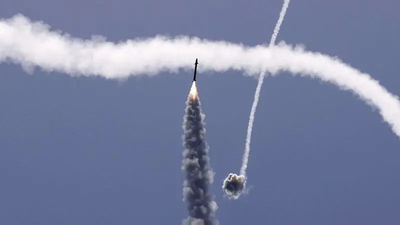 El Qessam bi gellek roketên mezin hêrisî Tel Avîvê kir