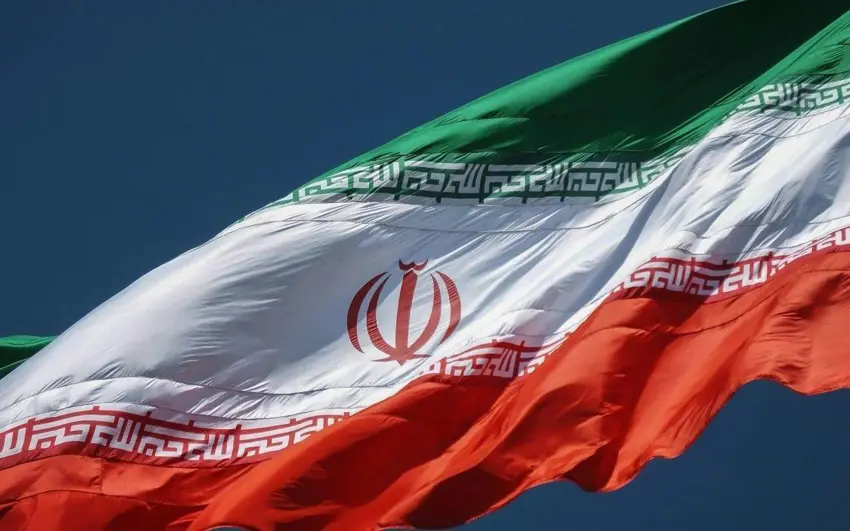 Iran’da cumhurbaskani adayindan dikkat çeken basörtüsü çikisi