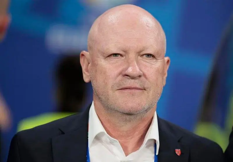 سەرۆکی ڕاهێنەری چیک : بە واتای ڕێزلێنان لە ڕۆناڵدۆ کڵاوەکەم لادەبەم