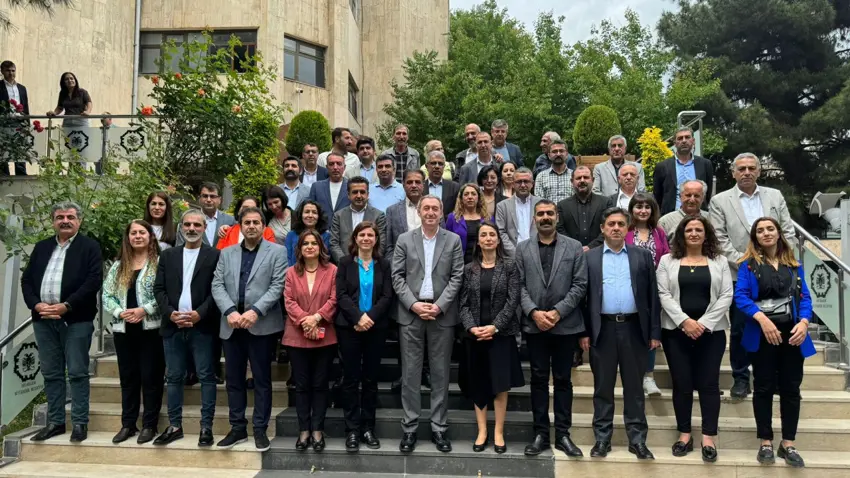 Ji bo 9 hevserokên saredariyan qedexeya derketina derveyê Tirkiyê hat danîn