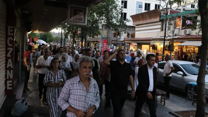 Diyarbakir'in tüm ilçelerinde kayyim protestosu!