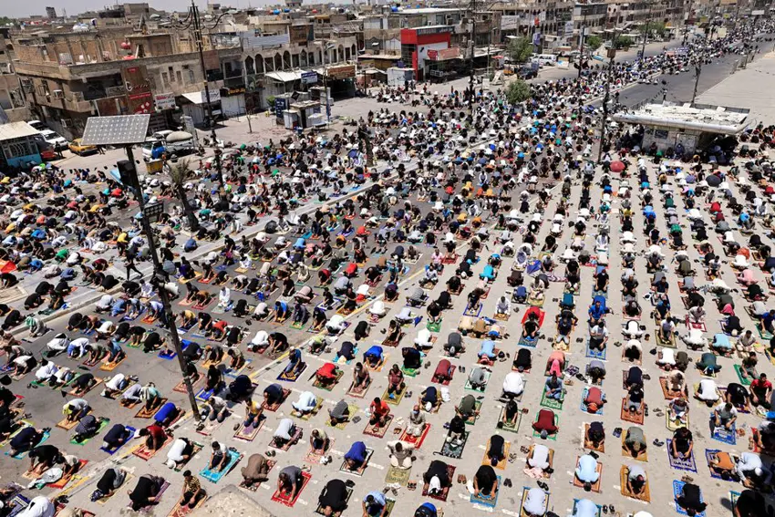 ناڕەزایەتی خەڵکی دیوانیەی عێراق، دوای پچڕانی کارەبا و ئاو لە پلەی گەرمی ٥٠ پلە