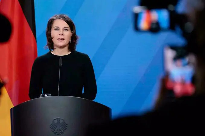 Baerbock: ABD’nin yardimini reddetmek saflik olur