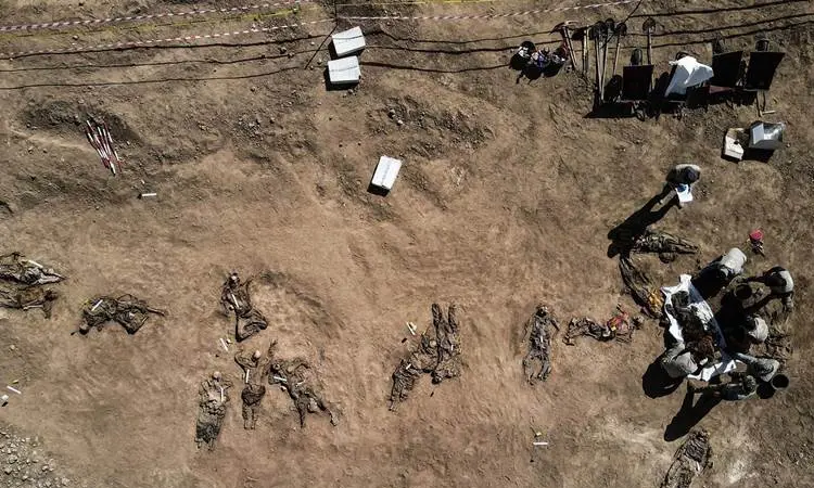 Li Mûsilê goreke komî ku meytên 14 kesan tê de bû hate dîtin