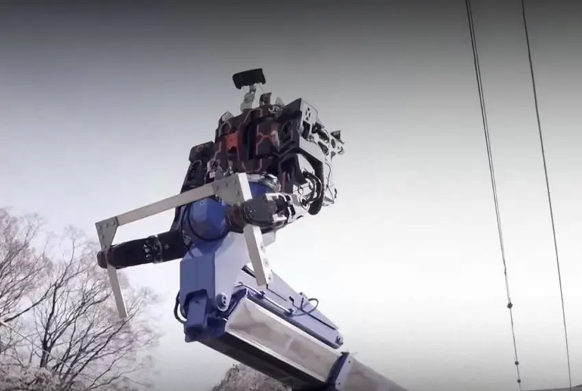 ژاپۆن بۆ پاراستنی هێڵەکانی شەمەندەفەر ڕۆبۆتی گەورەی مرۆڤ هاوشێوەی بەکاردەهێنێت