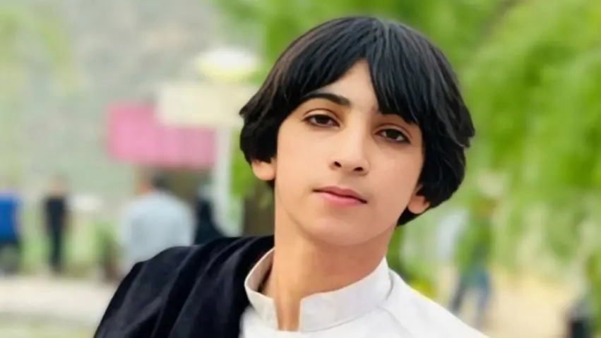 Hêzên Îranê ciwanek li ber deriyê mala wî kust