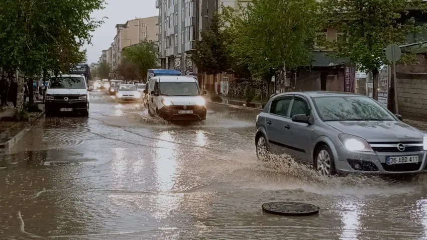 Ji bo 8 bajarên Bakurê Kurdistanê û Tirkiyê hiyyariya baranê