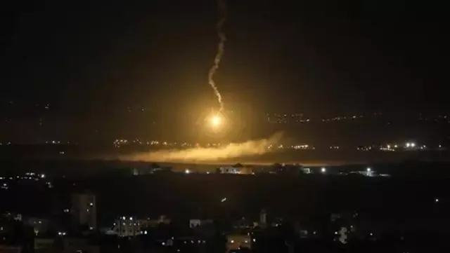 Israil savas uçaklari Lübnan'i vurdu!