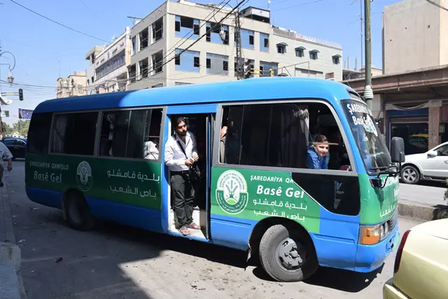 Qamislo | Ajokarên minîbûsan li dijî Rêveberiya Xweser dest bi grevê kirin