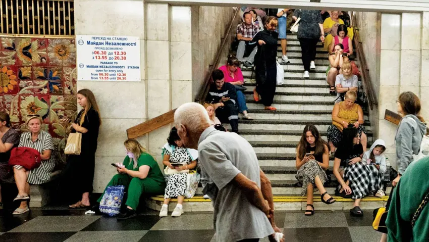 Rusya Kiev’e 200 füze ile saldirdi! Ukraynalilar metro tünellerine sigindi!