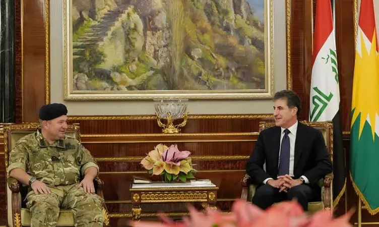 Serokê Herêmê payebilindê leskerî yê Îngilîz Ed Ahlgren qebûl kir