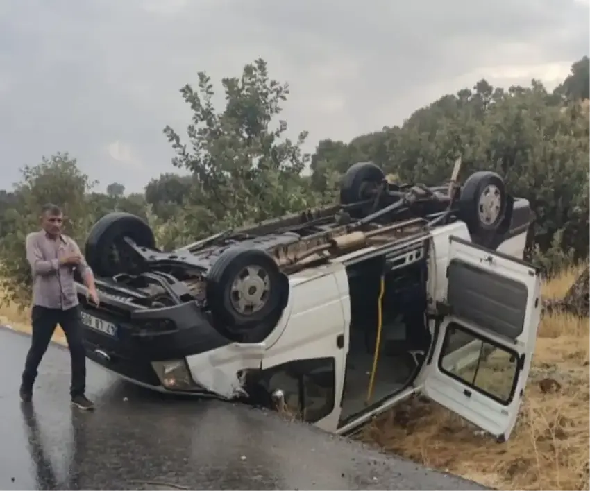 Li navça Midyadê ya Mêrdînê mînîbusa tûrîstan wergeriya: 7 birîndar hene
