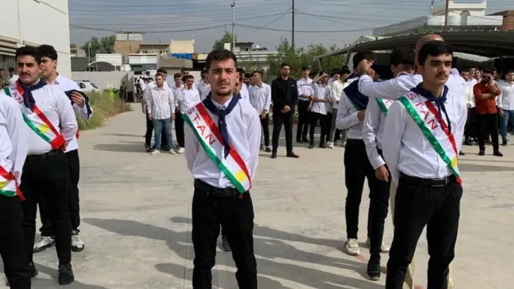 Okullar Kerkük'te açildi ve Kürdistan bayragi göndere çekildi