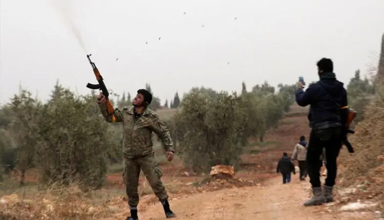 Li Efrînê komên çekdar bi çekan serê hev kirin