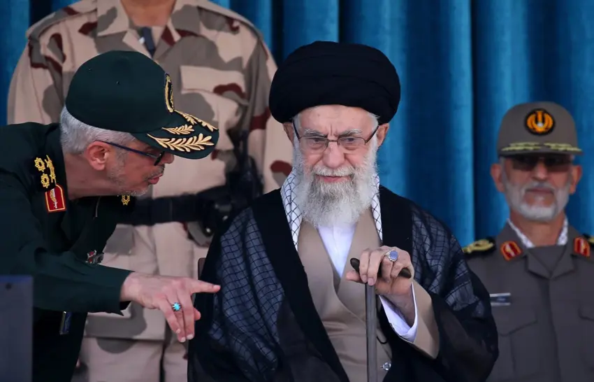 Alî Xamaneyî ji bo cihekî bi ewle hate veguhestin