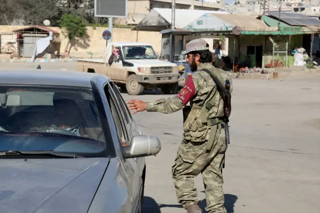 Polîsê Leskerî li Efrînê 3 welatiyên Kurd girtin û ew birin cihekî nediyar