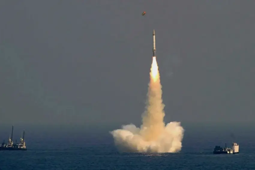 Kuzey Kore, Japon Denizi yönüne balistik füzeler firlatti