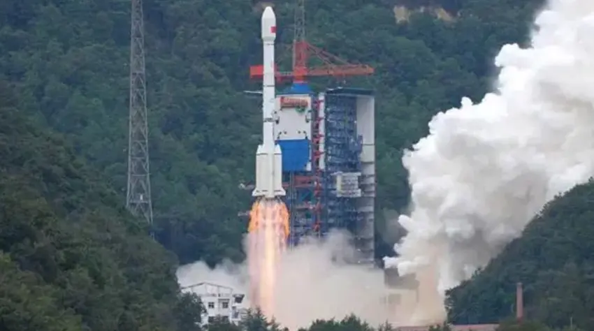 Çînê peykek nû sand fezayê