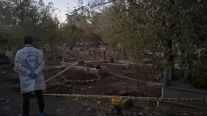 Li Sêwerekê di goristanekî de cesedê bebekekî dîtin