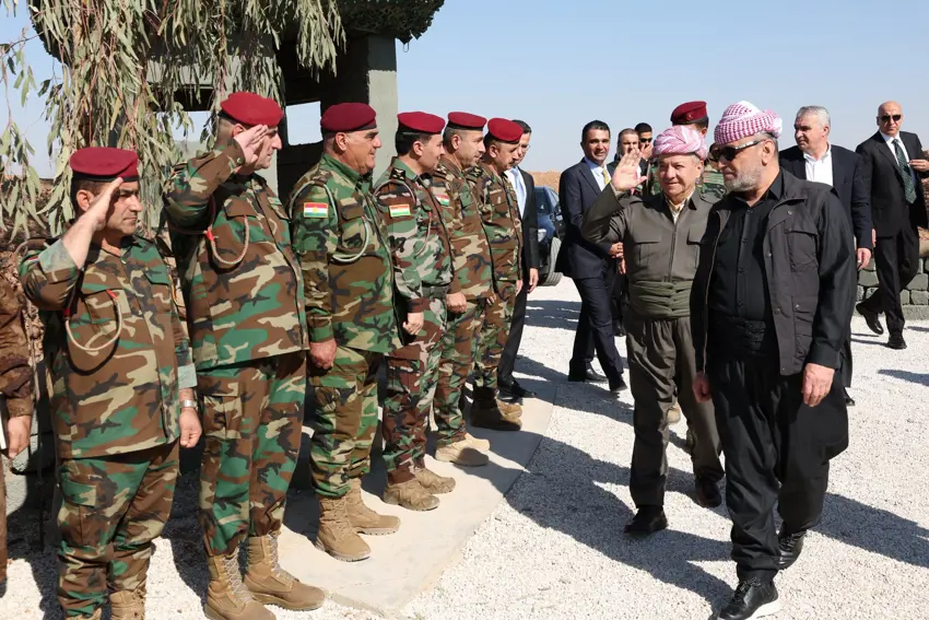 Serok Barzanî serdana çeperê Pêsmergeyan kir