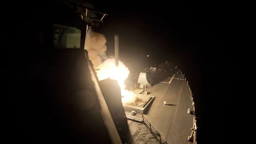 هێرشی ئەمریكا بۆ سەر دامەزراوەكانی هەڵگرتنی چەكی حووسییەكان